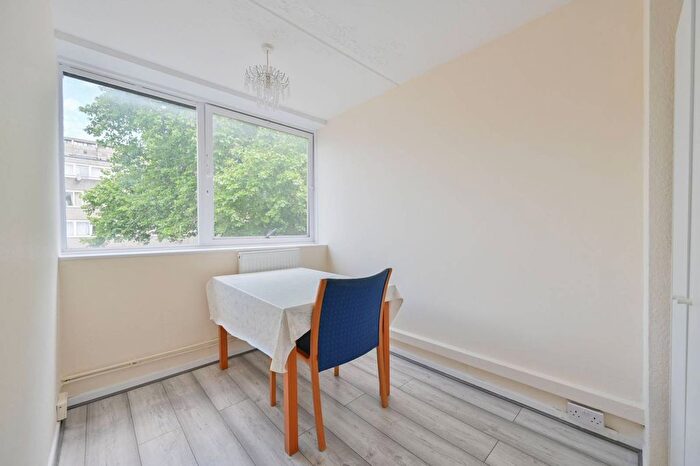 4 Bedroom Flat To Rent In Beaconsfield Road, Elephant And Castle, London, SE17