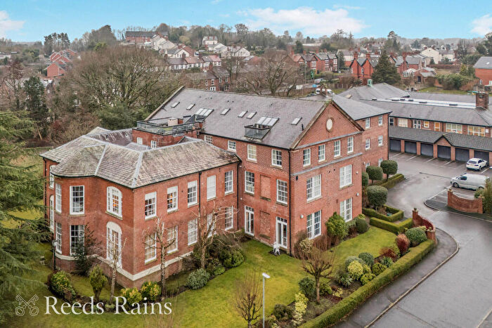 2 Bedroom Apartment For Sale In Westholme Close, Congleton, Cheshire, CW12