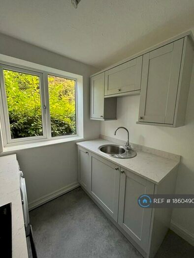 Studio To Rent In Brackenwood Mews, Wilmslow, SK9