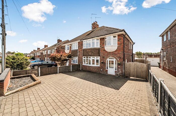 3 Bedroom Semi Detached House For Sale In Preston Grove, Yeovil, Somerset, BA20
