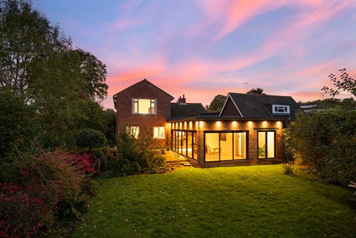 5 Bedroom Detached House For Sale In Common Road, Thatcham, RG19