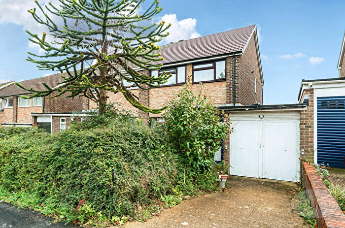 3 Bedroom Semi Detached House For Sale In Cherry Way, Alton, Hampshire, GU34