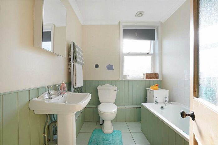 4 Bedroom Detached House For Sale In Goddington Road, Rochester, Kent, ME2