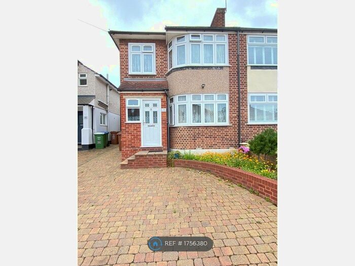 3 Bedroom Semi-Detached House To Rent In Welling, Welling, DA16