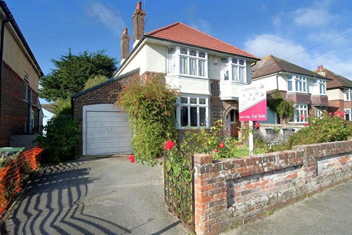 3 Bedroom Detached House For Sale In Lynmoor Road, Weymouth, DT4