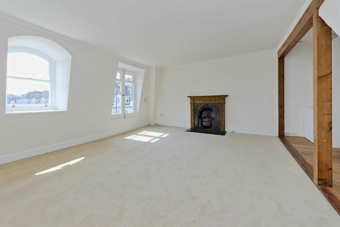 3 Bedroom Flat To Rent In Redcliffe Square, London, SW10