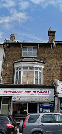 2 Bedroom Flat To Rent In Burnt Ash Hill, London, SE12