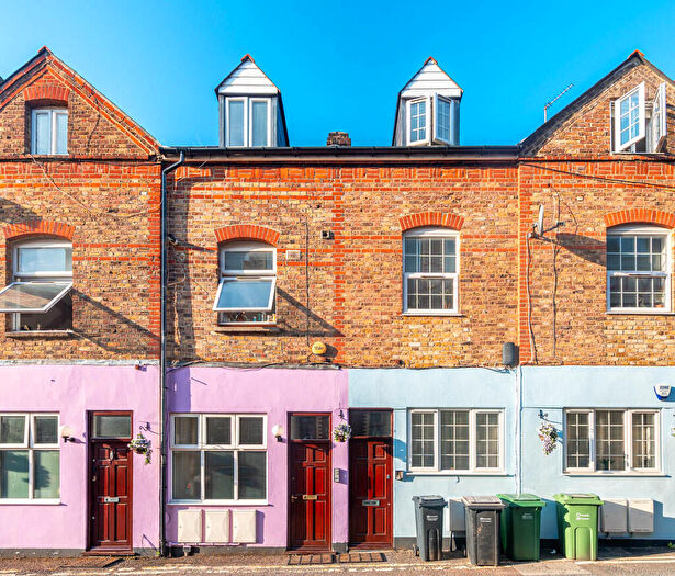 2 Bedroom Apartment To Rent In Canfield Place, South Hampstead, London, NW6