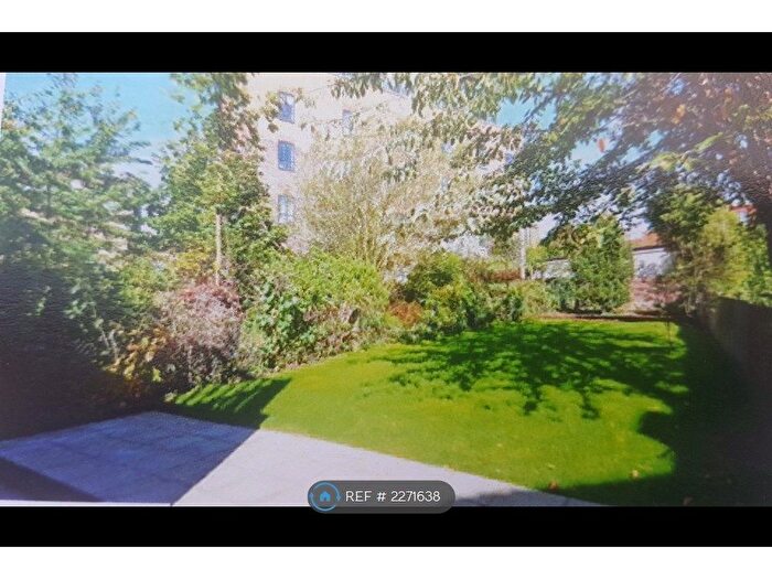 2 Bedroom Flat To Rent In Gleneldon Road, London, SW16