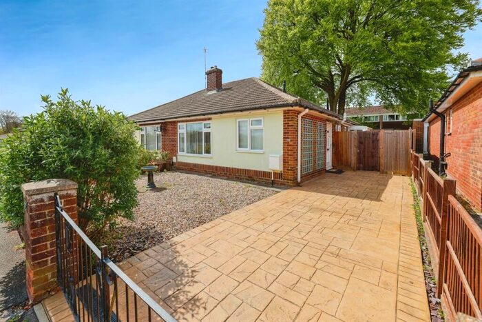 2 Bedroom Semi-Detached Bungalow For Sale In Ash Tree Road, Andover, SP10
