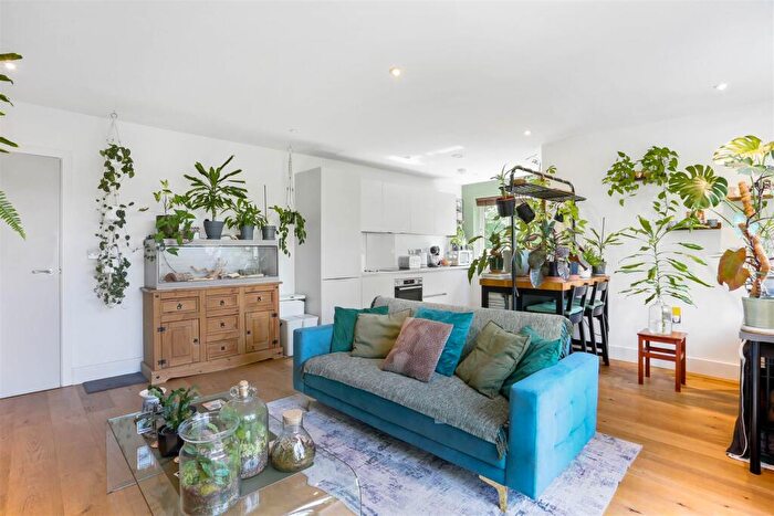 2 Bedroom Flat For Sale In Devonshire Road, Sutton, SM2