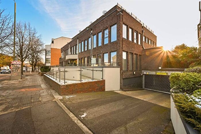 1 Bedroom Flat To Rent In Lower Richmond Road, Richmond, TW9