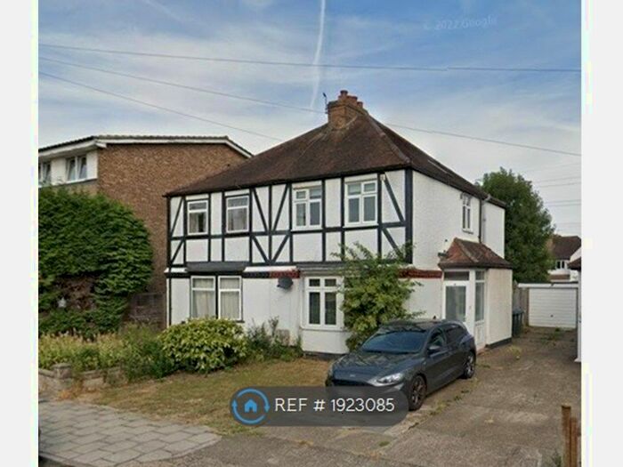 3 Bedroom Semi-Detached House To Rent In Idmiston Road, Worcester Park, KT4