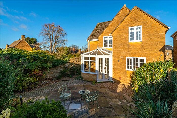 2 Bedroom End Of Terrace House For Sale In High Street, Broadway, Worcestershire, WR12