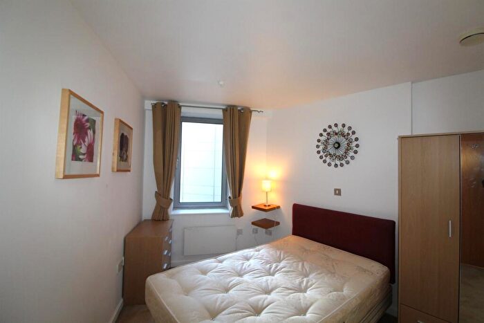 2 Bedroom Apartment To Rent In Whitehall Quay, Leeds, LS1