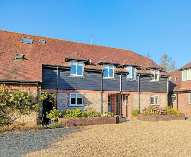 3 Bedroom Property For Sale In Lamberts Yard, Cocking, Midhurst, GU29