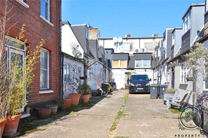 Apartment To Rent In Fairfax Road, London, N8
