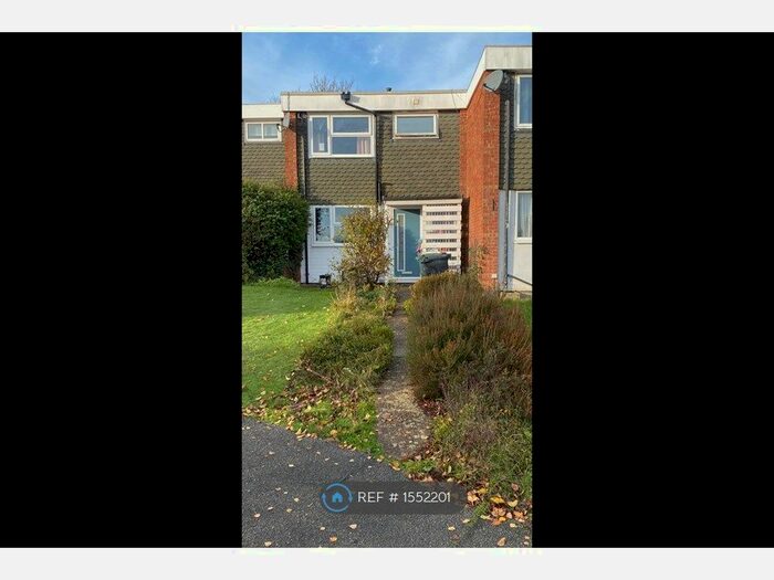 3 Bedroom Terraced House To Rent In Windsor Close, Guildford, GU2