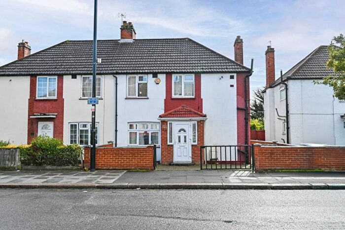 5 Bedroom Property To Rent In White Hart Lane, Tottenham, London, N17
