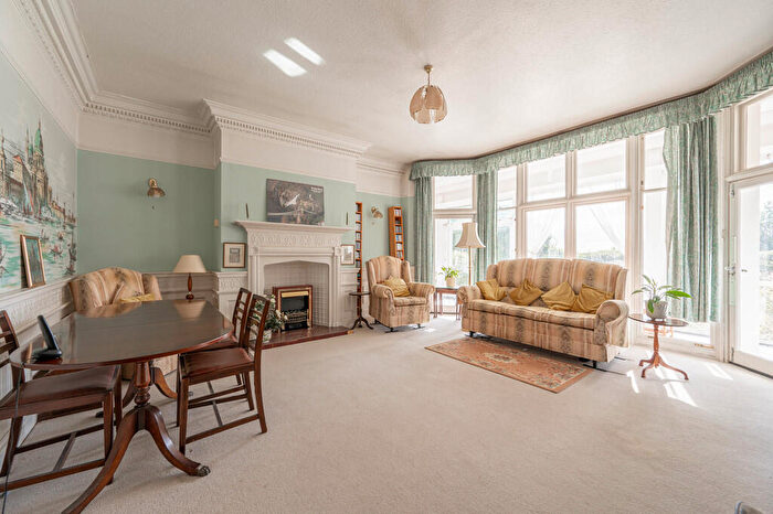 3 Bedroom Flat For Sale In Hamilton Gardens, Felixstowe, IP11