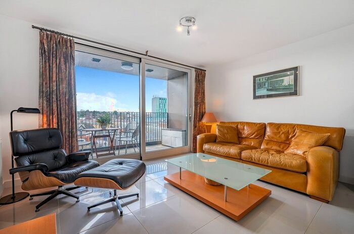 2 Bedroom Flat To Rent In Barns Place, Cowley, Oxford, OX4