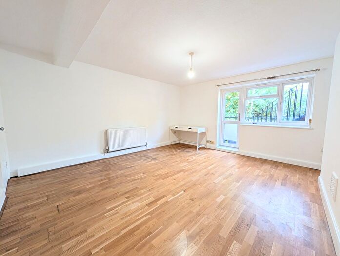 2 Bedroom Flat To Rent In Summersby Road, Highgate, N6