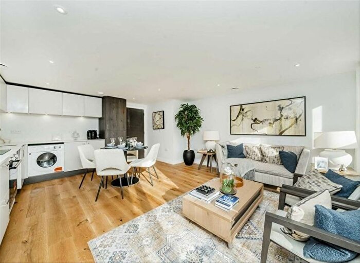 1 Bedroom Flat For Sale In Kingston Road, Wimbledon, SW20