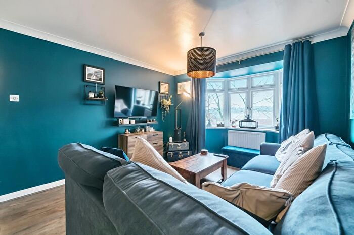 2 Bedroom Flat For Sale In High Wycombe, Train Station, Buckinghamshire, HP13