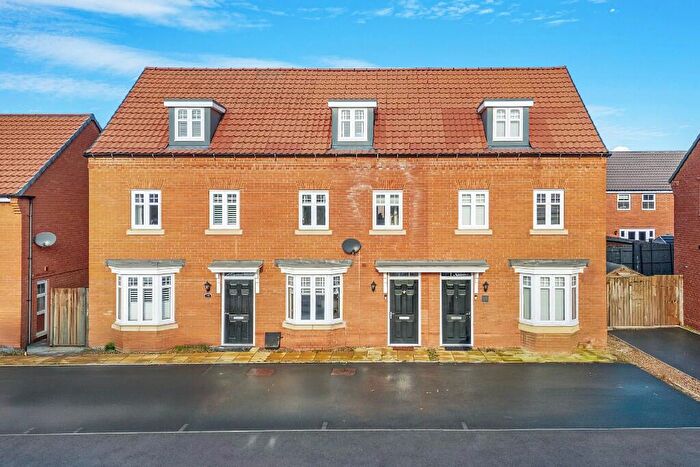 3 Bedroom Town House For Sale In Kingfisher Road, NN14