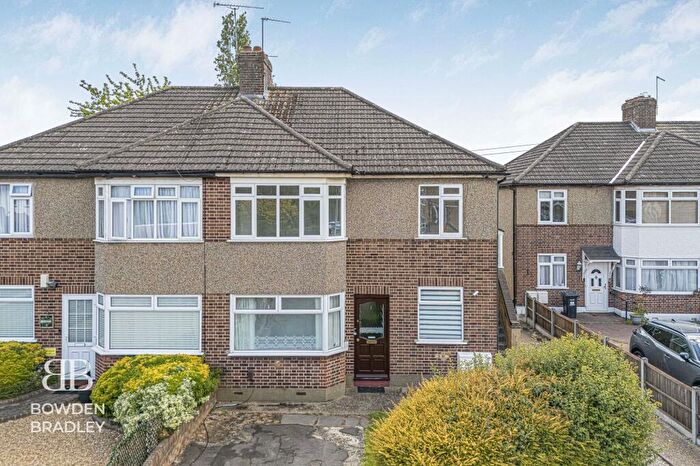 2 Bedroom Maisonette To Rent In Walden Way, Hainault, IG6