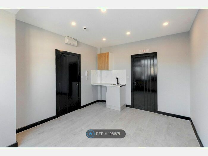 Studio To Rent In Taunton Close, Sutton, SM3