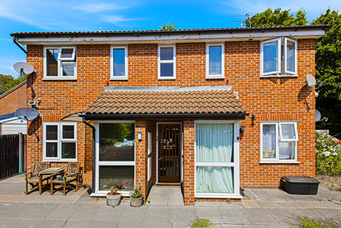 1 Bedroom Flat For Sale In Wingfield, Badgers Dene, RM17