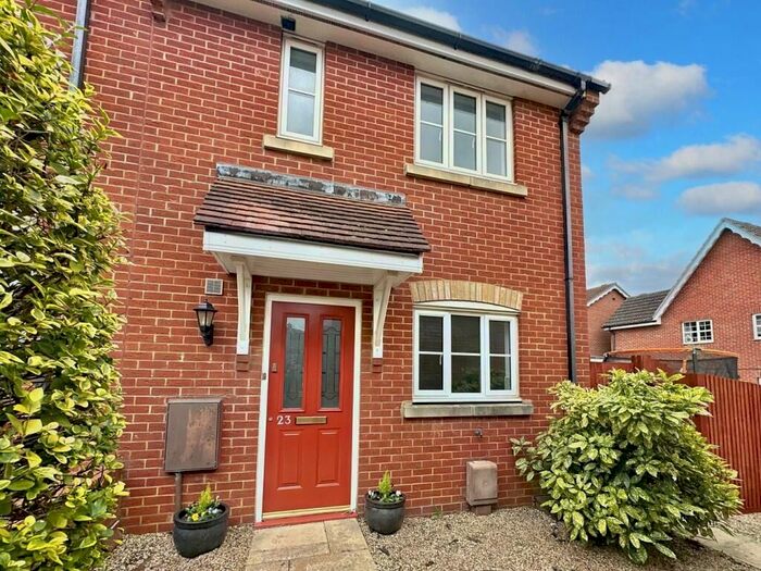 3 Bedroom Terraced House To Rent In Dunnock Close, Stowmarket, IP14
