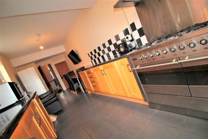 5 Bedroom House To Rent In Mayfield Road, Leicester, LE2