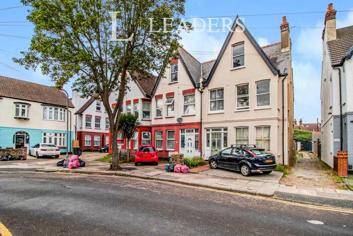 2 Bedroom Flat To Rent In Crowborough Road, Southend On Sea, Essex, SS2