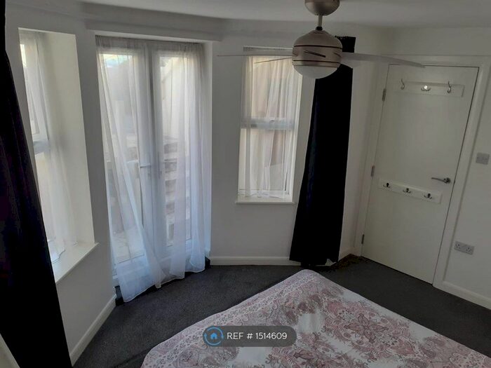 2 Bedroom Flat To Rent In Tideswell Road, Eastbourne, BN21