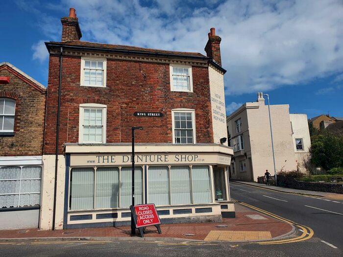 3 Bedroom Flat To Rent In Trinity Square, Margate, CT9