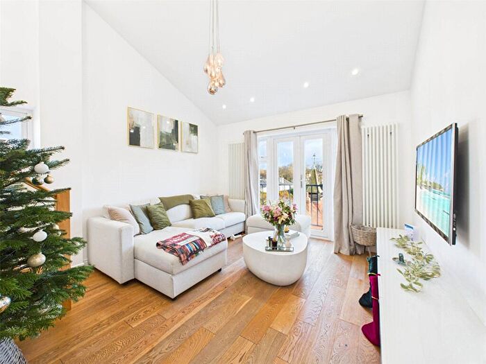 3 Bedroom Penthouse To Rent In Winterton Court, Hampton Wick, KT1