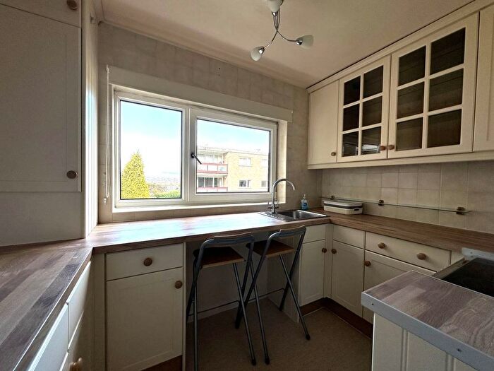 2 Bedroom Flat For Sale In Ferndale Close, Tunbridge Wells, Kent, TN2
