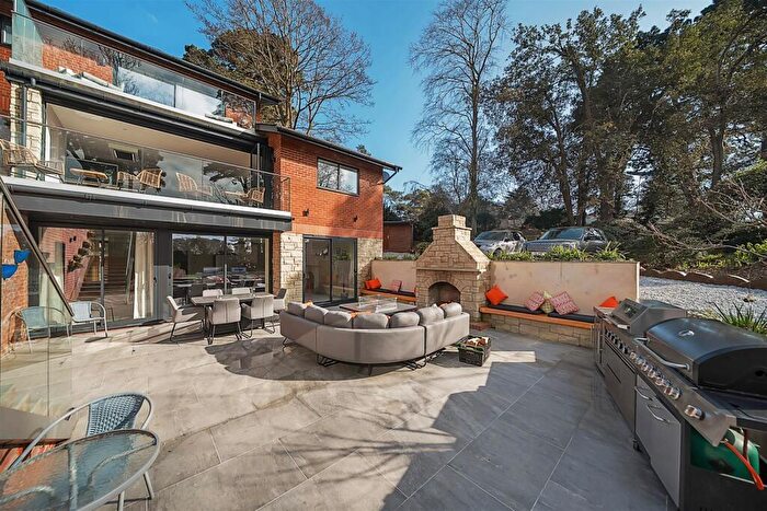 4 Bedroom Detached House For Sale In Newtown Road, Warsash, SO31