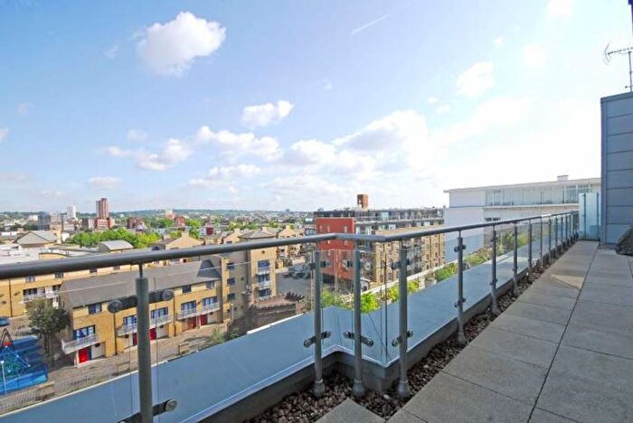 3 Bedroom Flat To Rent In Oval Road, Lock House, NW1