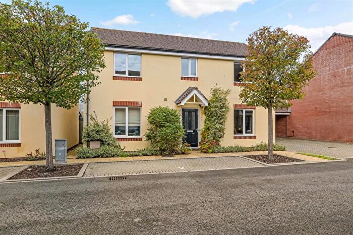 4 Bedroom Detached House For Sale In Greenacres Road, Locks Heath, SO31