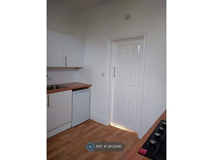 1 Bedroom Flat To Rent In Salisbury Road, Manchester, M21