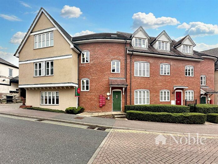 2 Bedroom Flat To Rent In White Hart Way, Dunmow, CM6