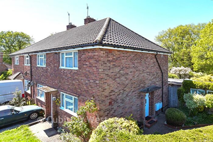 2 Bedroom Maisonette For Sale In Ridge Close, Strood Green, Betchworth, Surrey, RH3