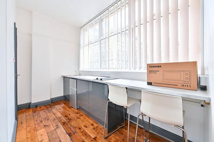 Studio To Rent In King & Queen Street, Elephant And Castle, London, SE17