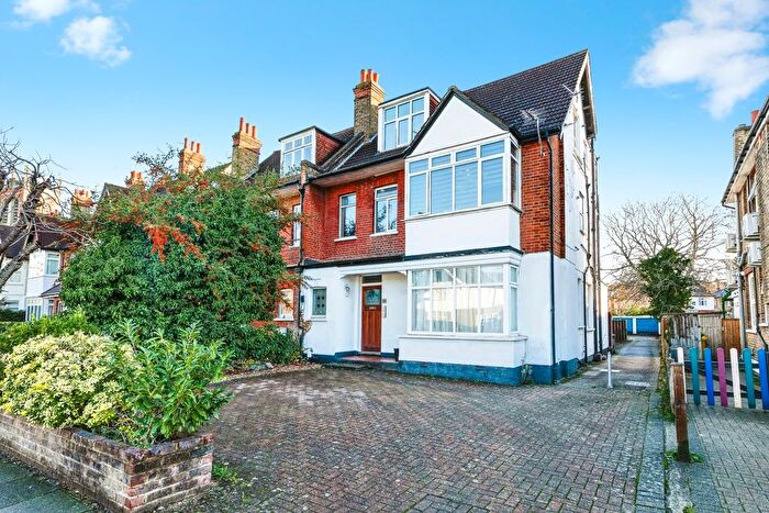 2 Bedroom Flat To Rent In Hayes Road, Bromley, BR2