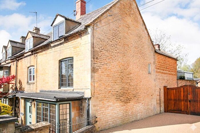 3 Bedroom End Of Terrace House For Sale In High Street, Moreton-in-Marsh, Gloucestershire., GL56