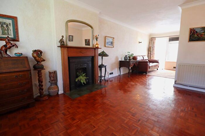 4 Bedroom Detached House For Sale In Upper Lambricks, Rayleigh, SS6