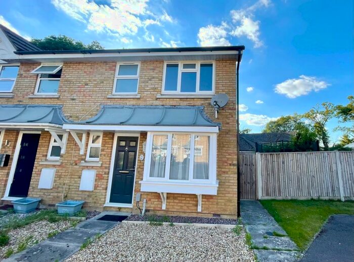 3 Bedroom Semi-Detached House To Rent In Baronsmead. Southampton, SO16